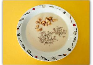 Krem z białych warzyw z grzankami własnego wyrobu i słonecznikiem